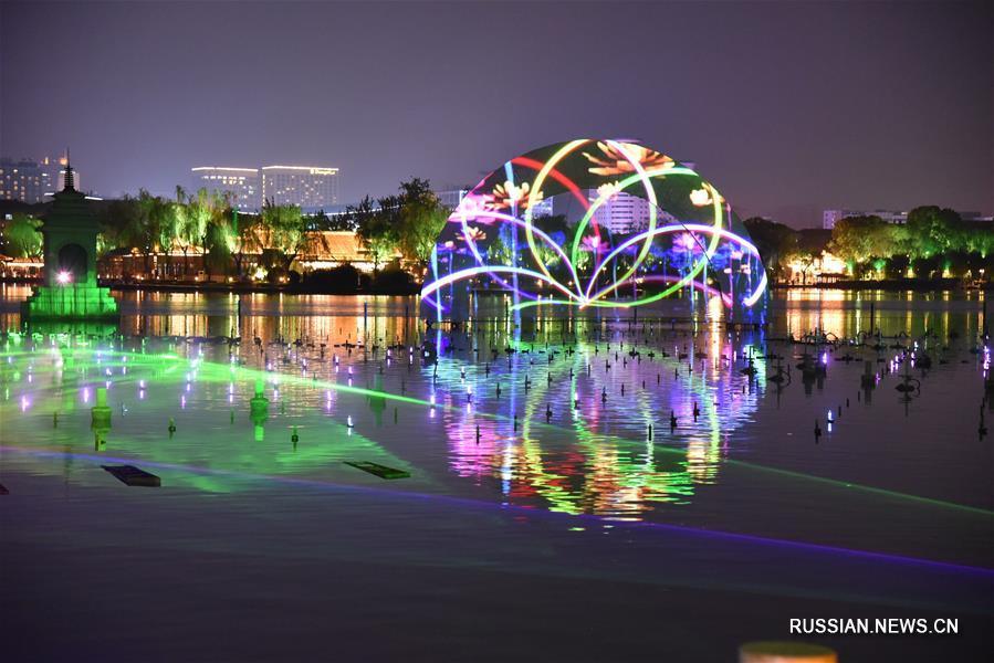 Световое шоу в парке озера Дамин