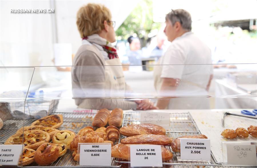 В Париже проходит традиционный фестиваль хлеба
