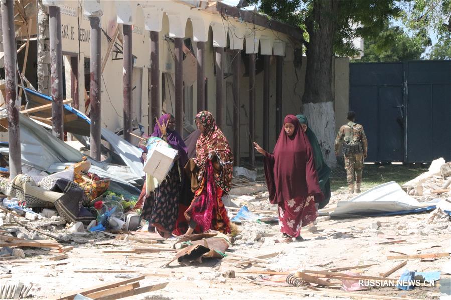 В результате взрыва заминированного автомобиля в столице Сомали пять человек погибли, еще девять получили ранения