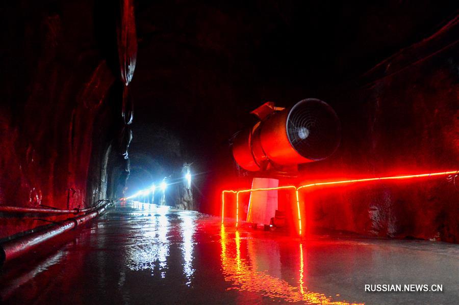 Строительство крупного железнодорожного тоннеля в Синьцзяне