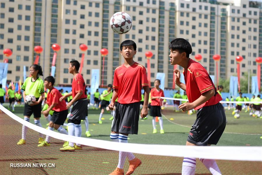 Показательные спортивные выступления китайских школьников в Ланьчжоу