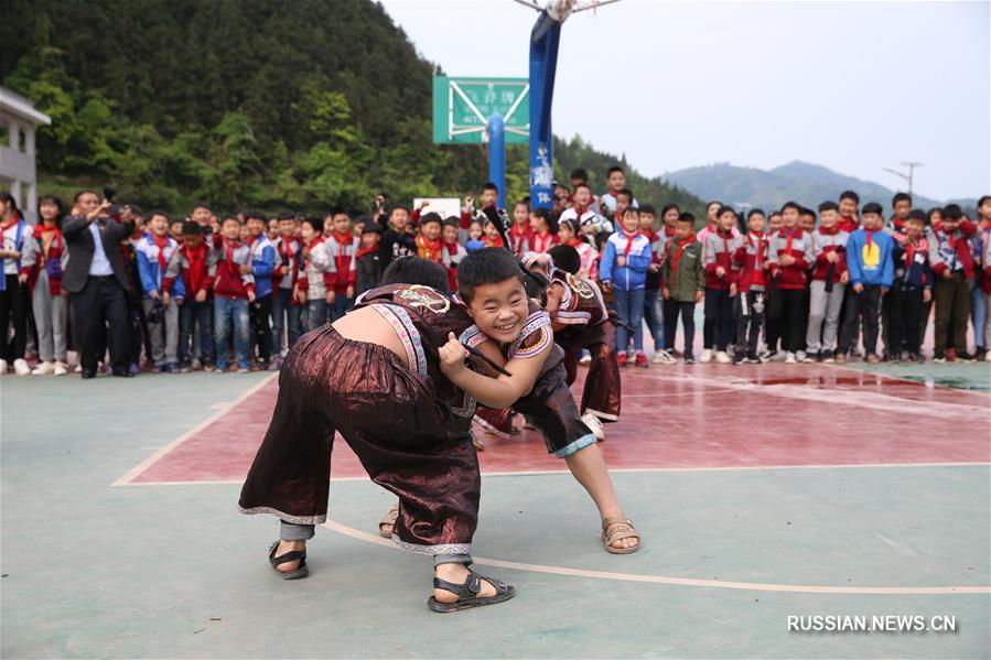 Традиции соревнований по спортивной борьбе у народности дун