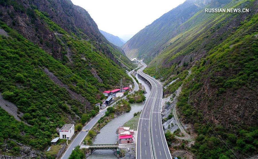 Открыто движение по новой автомагистрали в провинции Сычуань