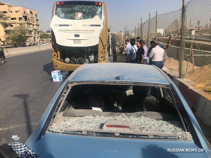 14 человек пострадали при взрыве туристического автобуса под Каиром