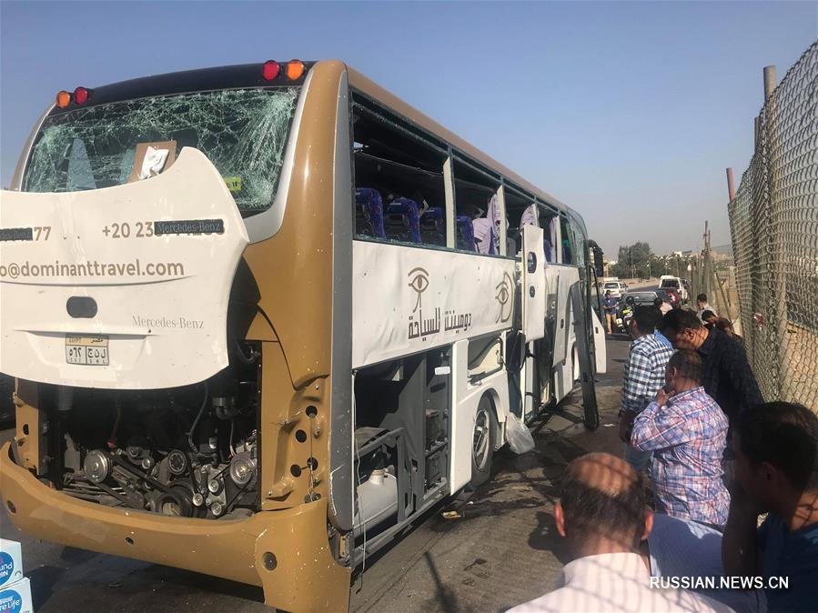 14 человек пострадали при взрыве туристического автобуса под Каиром
