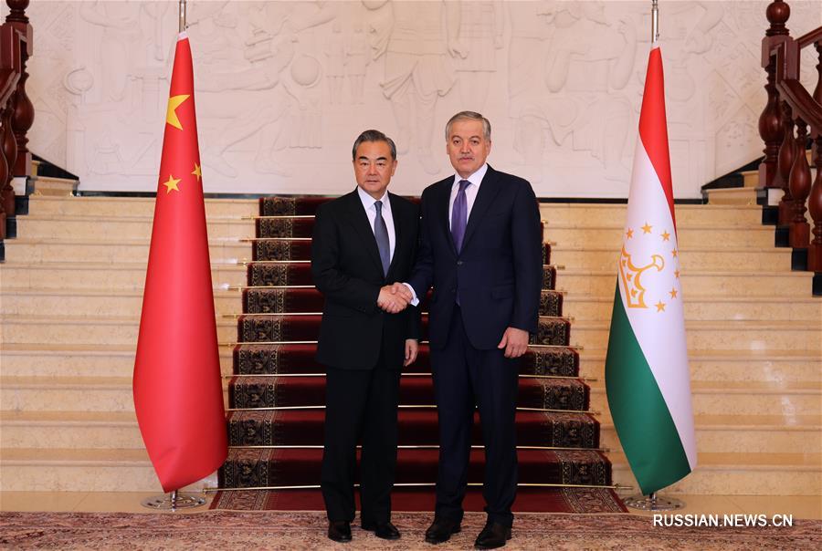 Ван И провел переговоры с министром иностранных дел Таджикистана