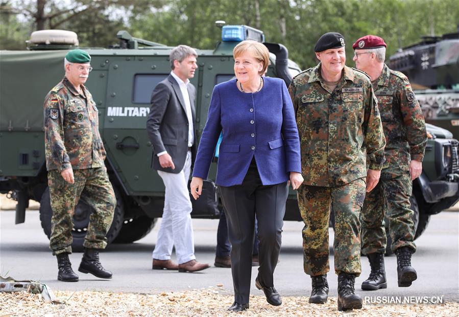 Канцлер Германии А. Меркель проинспектировала базу войск быстрого реагирования НАТО