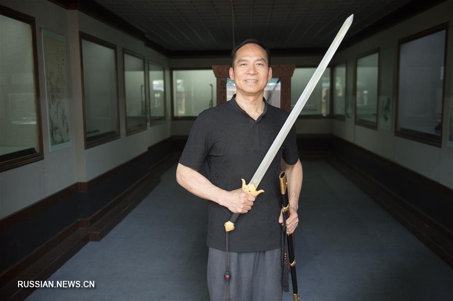 Изящные мечи из городского уезда Лунцюань