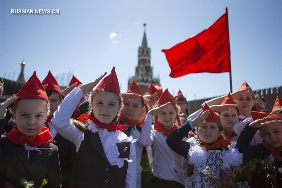 Церемония принятия детей в пионеры прошла в Москве