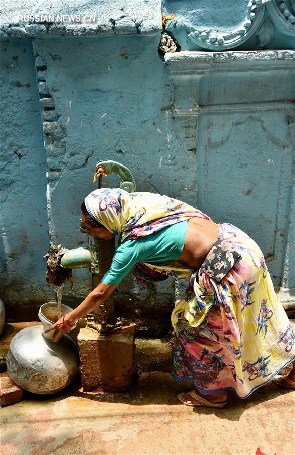 Жители г. Дакка страдают от нехватки воды