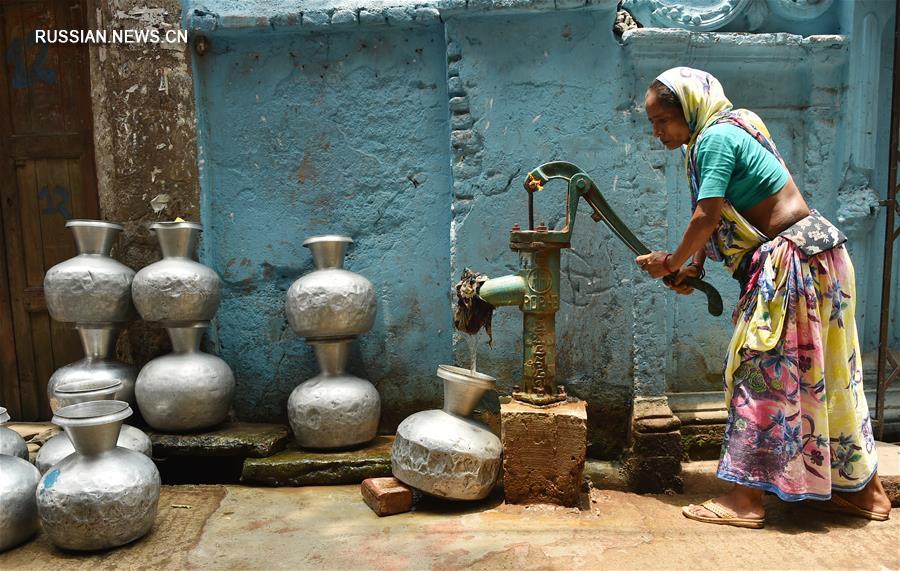 Жители г. Дакка страдают от нехватки воды