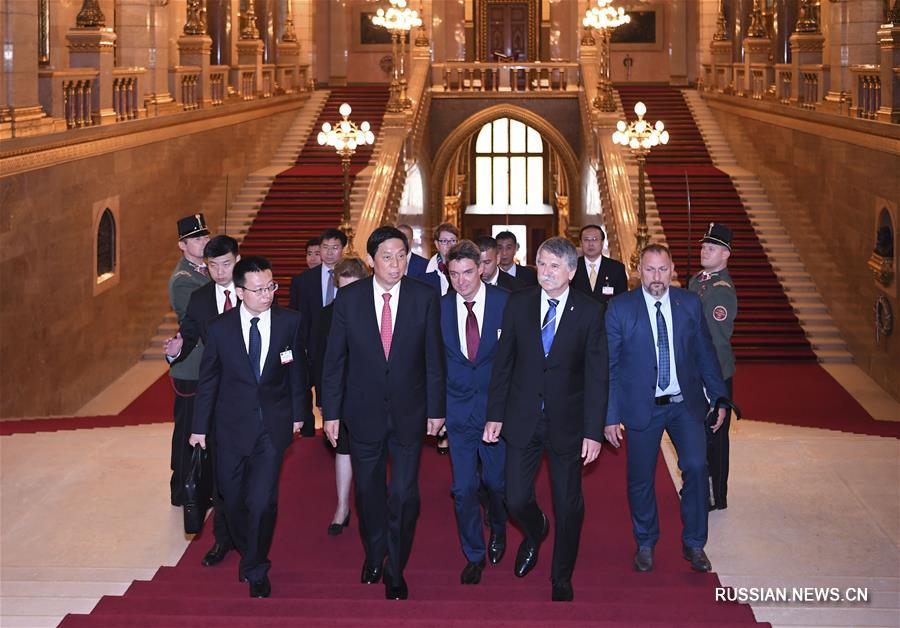 Ли Чжаньшу совершил официальный дружественный визит в Венгрию
