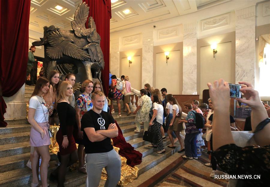 Большой театр Беларуси провел День открытых дверей