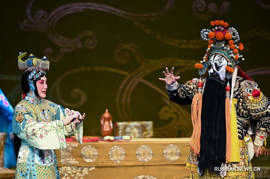 Пекинская опера "Баван прощается с наложницей" в китайской столице
