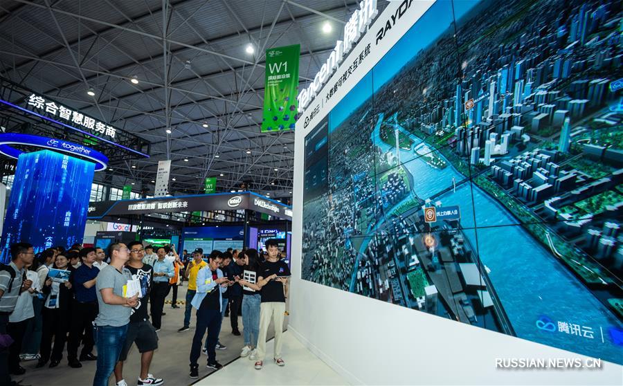 В Гуйяне открылась Китайская международная выставка индустрии больших данных 2019