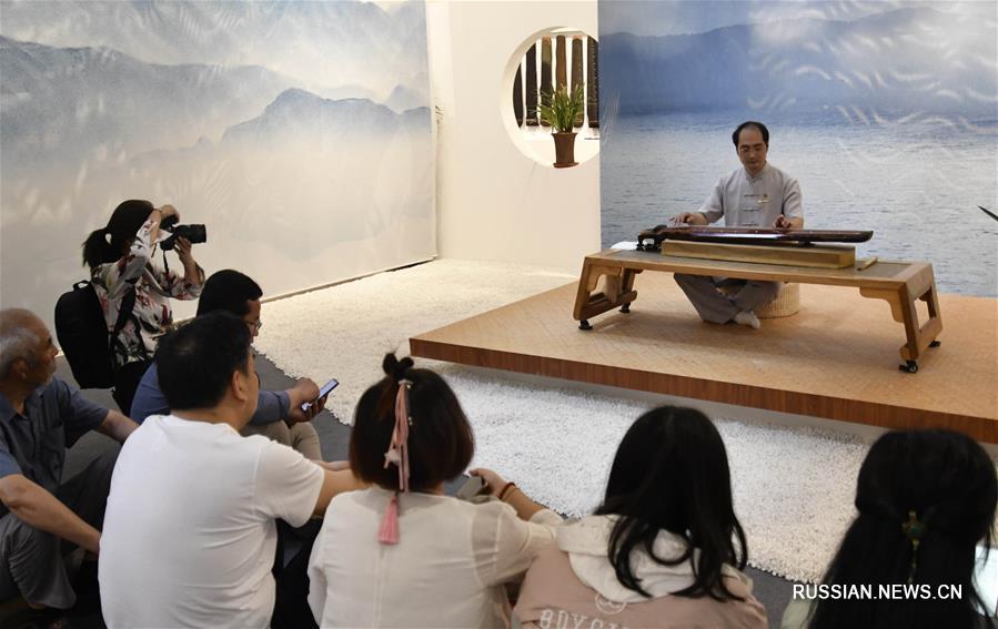 Выставка культуры инструмента гуцинь проходит в Пекине