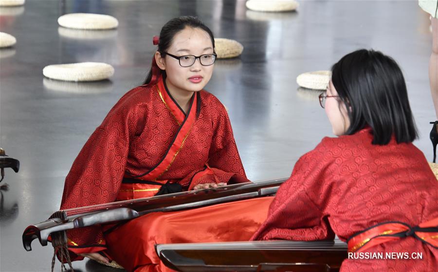 Выставка культуры инструмента гуцинь проходит в Пекине
