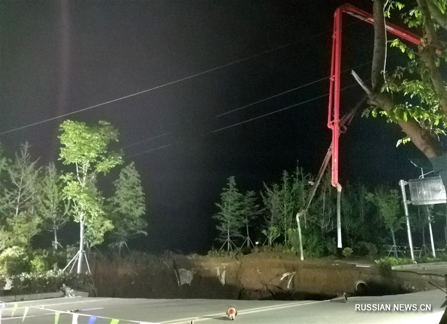 Три человека погибли, еще двое пропали без вести в результате обрушения туннеля метро в Восточном Китае