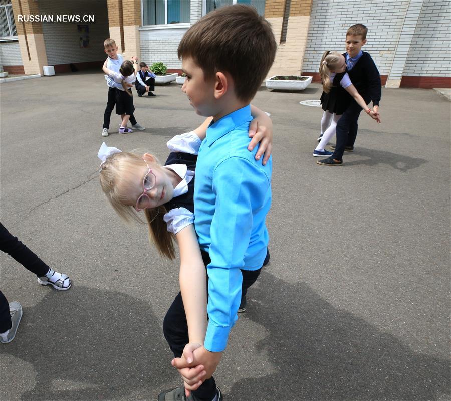 Белорусские школьники готовятся к последнему звонку
