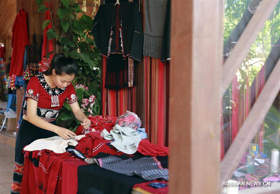 Учебно-практическая мастерская национальной одежды в ваской деревне