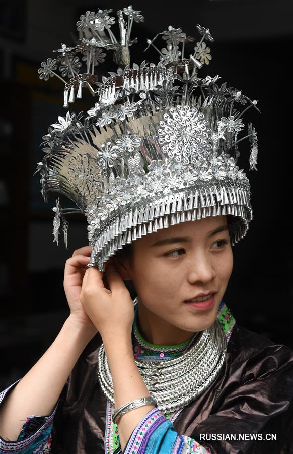 Традиционные серебряные украшения народности мяо