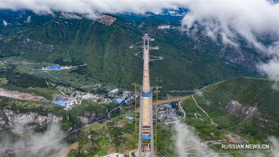В провинции Гуйчжоу успешно завершилась стыковка моста через реку Чишуй