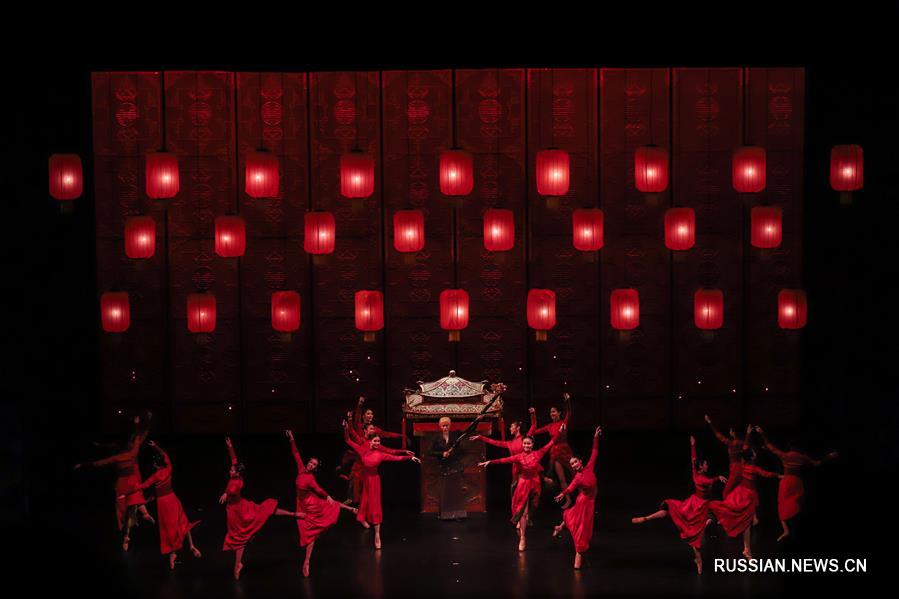 Центральная балетная труппа Китая представила в Сан-Паулу балет "Зажги красный фонарь"  