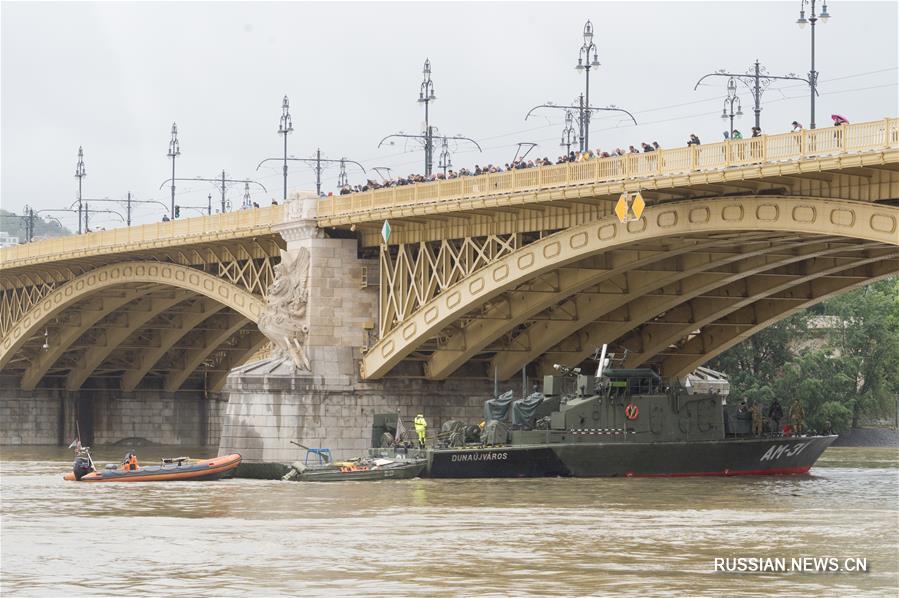 При столкновении двух судов на реке Дунай в Будапеште 7 человек погибли, несколько пропали без вести