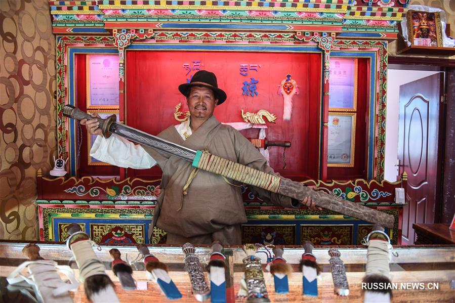 Наследник традиций изготовления тибетских ножей из Игуна