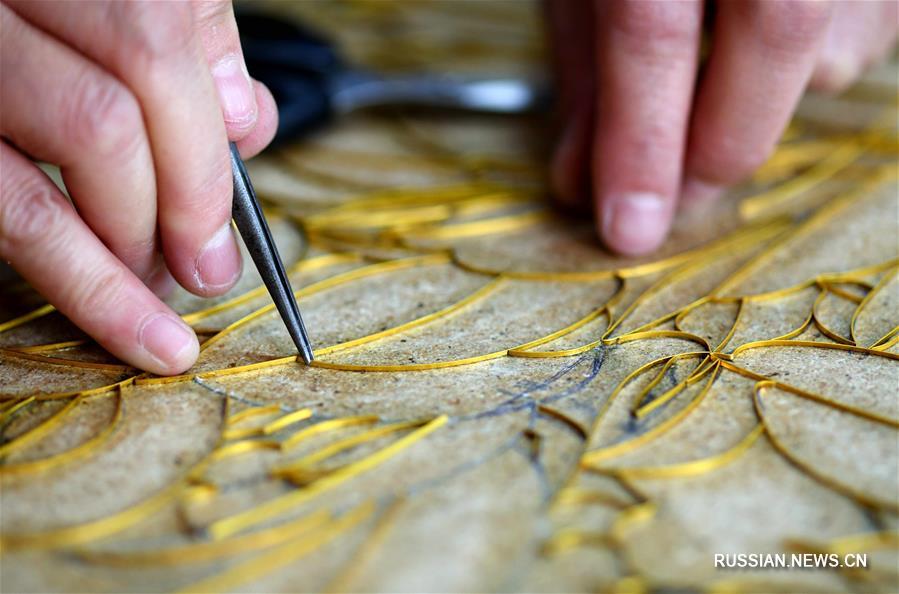 Золотые нити и цветная глазурь -- наследие предков для воплощения творческих замыслов 