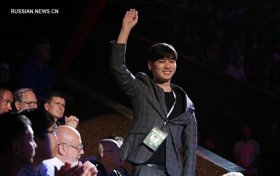 Акробаты из Китая принимают участие в международном фестивале циркового искусства в Киеве