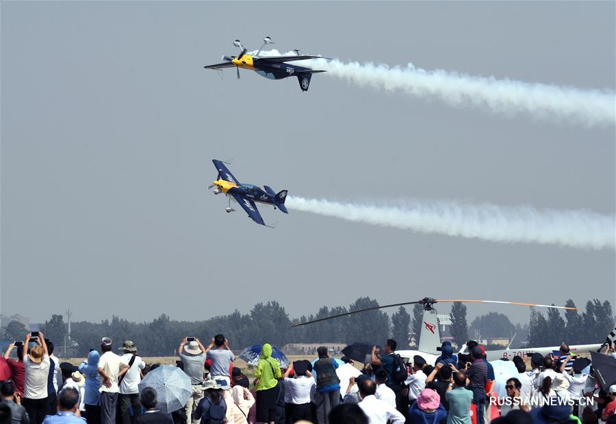 Авиашоу любителей авиаспорта проходит в Центральном Китае