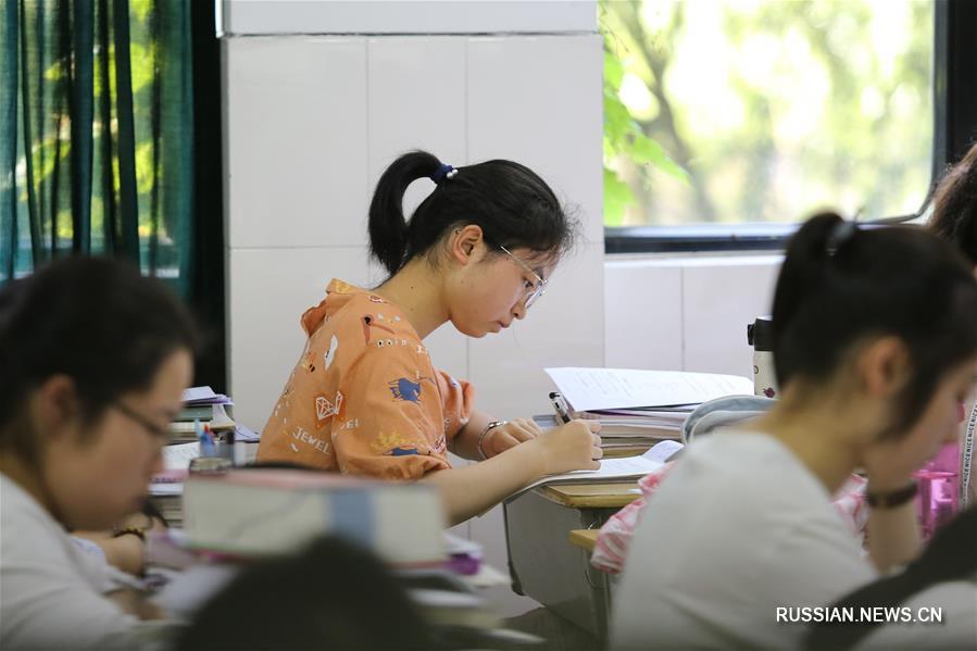 Китайские старшеклассники готовятся к гаокао