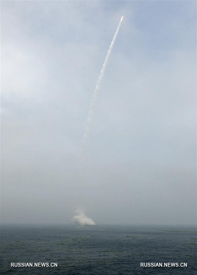 В Китае успешно завершился первый запуск ракеты-носителя на твердом топливе с моря