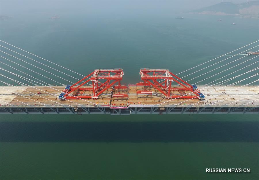 Выполнено смыкание основного участка Пинтаньского автомобильно-железнодорожного моста