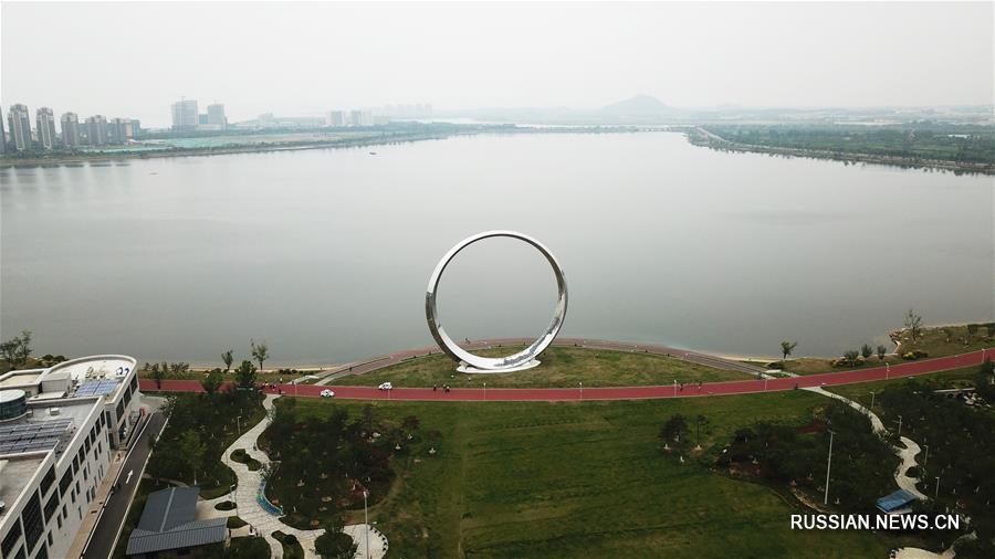 Болото превратилось в озеро "Цветов вишни" на востоке Китая