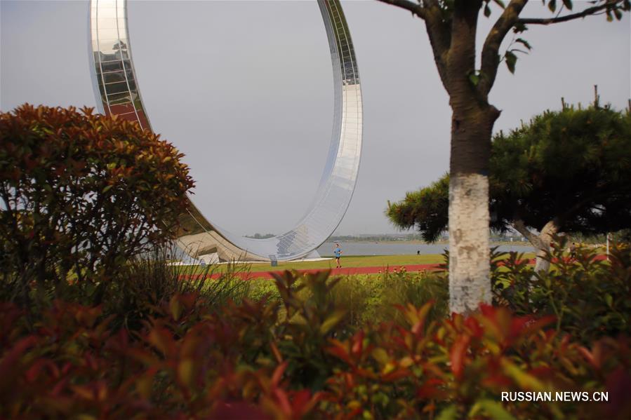 Болото превратилось в озеро "Цветов вишни" на востоке Китая