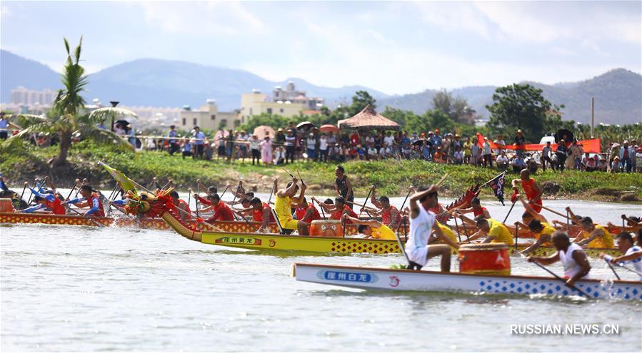 Гонки на драконьих лодках в преддверии праздника Дуаньуцзе