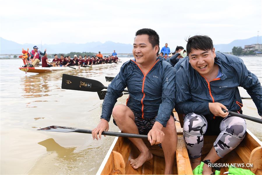 Гонки драконьих лодок в уезде Миньхоу