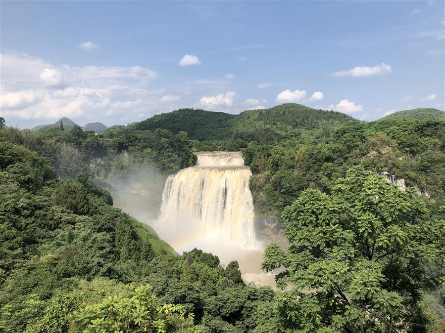 Водопад Хуангошу в провинции Гуйчжоу