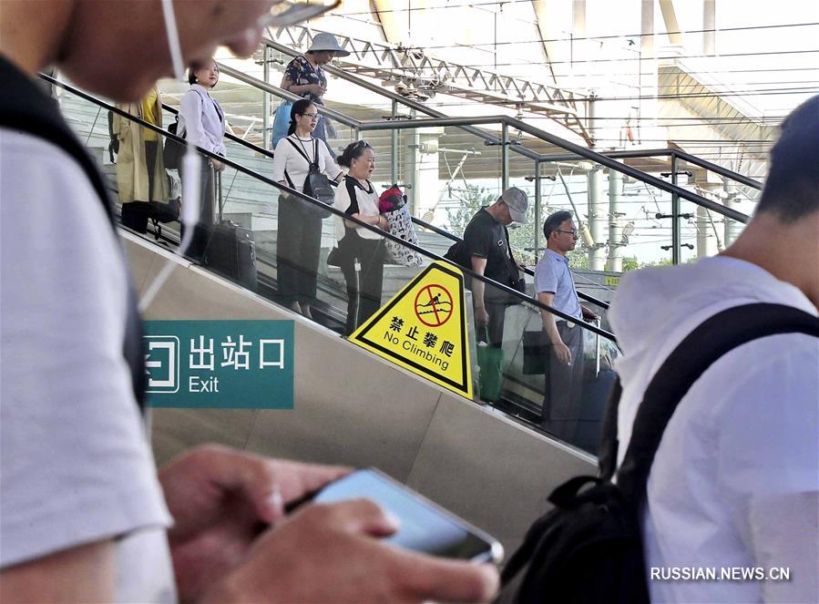 На железных дорогах Китая пиковый наплыв пассажиров, возвращающихся из поездок на праздник Дуаньу