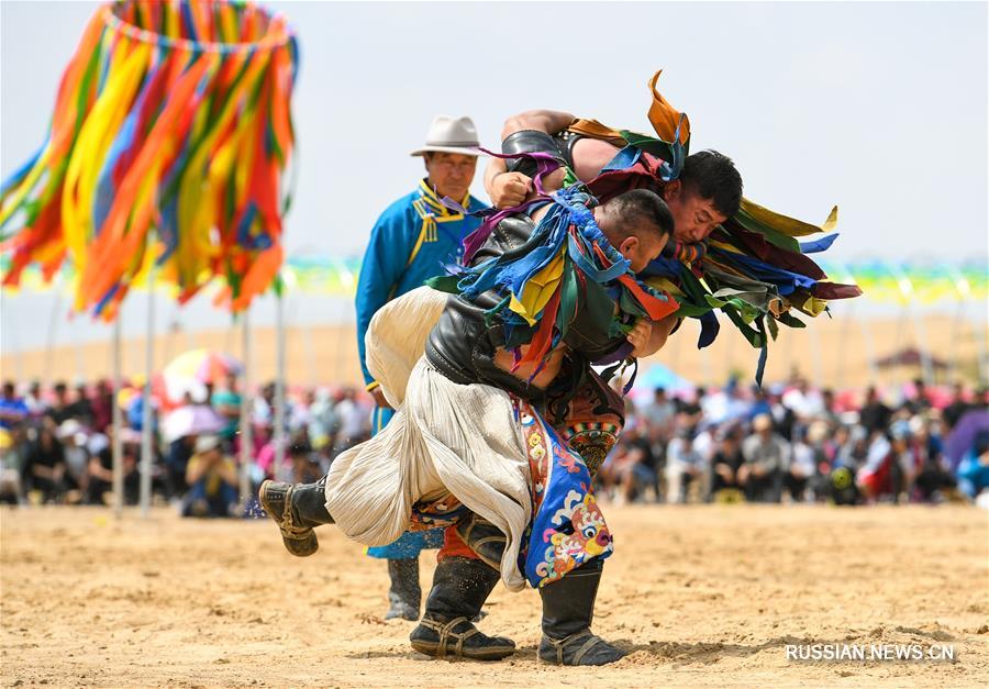 Фестиваль "Надам" в монгольской пустыне 