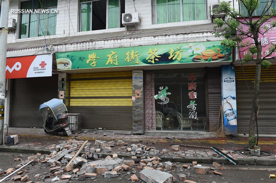 12 человек погибли и 125 получили ранения в результате землетрясения на юго-западе Китая