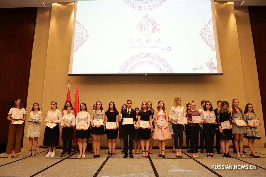 31 белорусский студент и школьник получил "Премию посла КНР" 