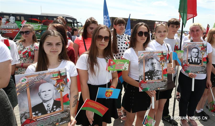 Молодежный марафон "75" встретили у Кургана Славы в Беларуси 