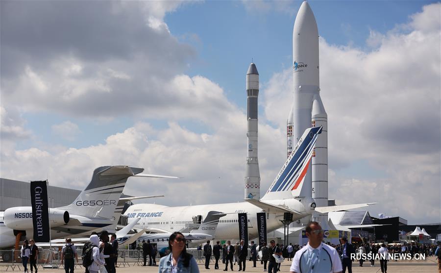 В Париже проходит международный аэрокосмический салон