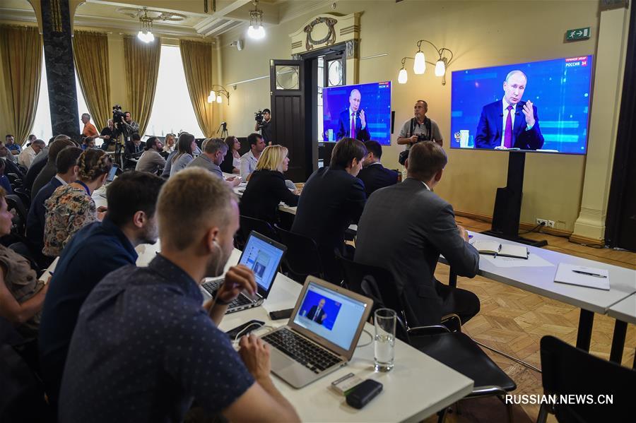 В. Путин в эфире ежегодной "Прямой линии" ответил на волнующие население вопросы 