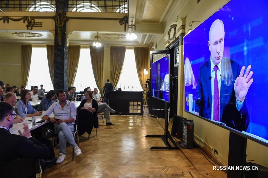 В. Путин в эфире ежегодной "Прямой линии" ответил на волнующие население вопросы 