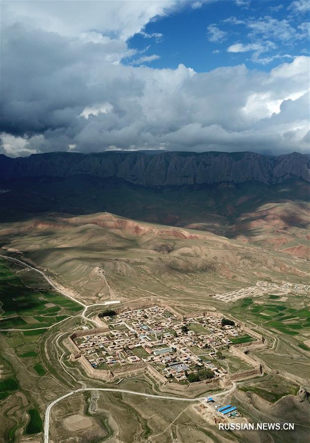 "Восьмиугольный" городок в провинции Ганьсу 