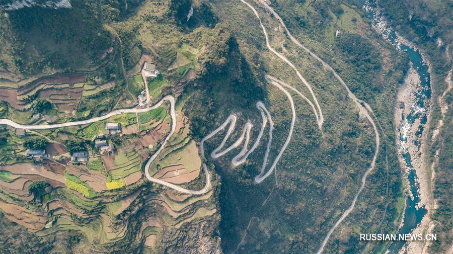 Все крестьянские ячейки провинции Гуйчжоу с количеством дворов 30 и более связаны дорогами с твердым покрытием